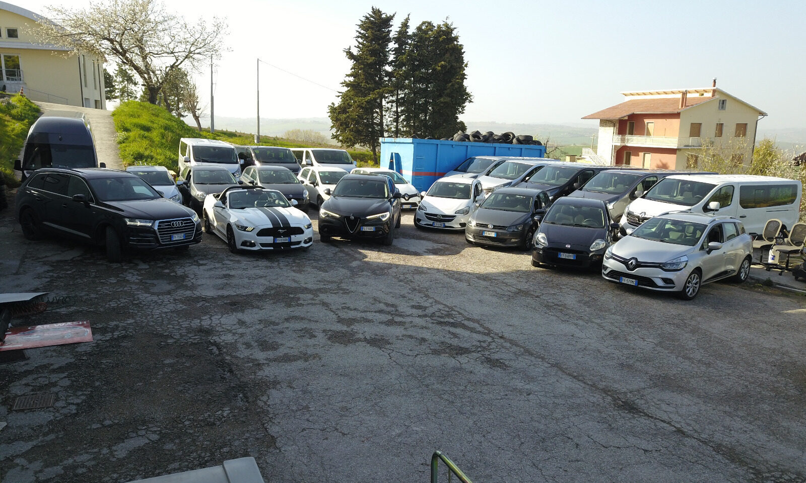 Noleggio a Montefano e Ancona - auto e furgoni